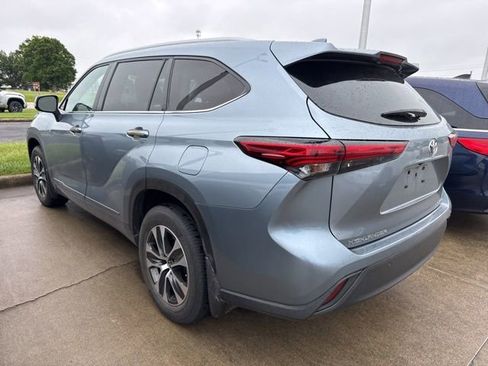 Used 2023 Toyota Highlander XLE AWD/4WD image 8