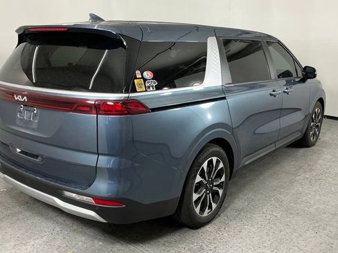 Used 2024 Kia Carnival EX FWD image 3