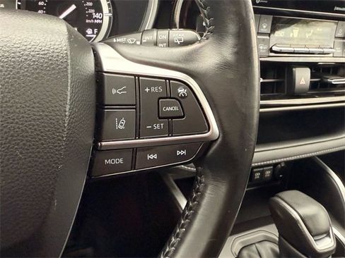 Used 2021 Toyota Highlander XLE image 14