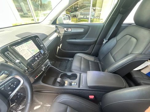 Used 2025 Volvo XC40 B5 Core AWD/4WD image 22