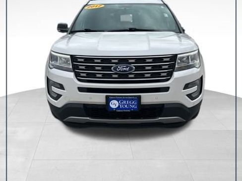 Used 2017 Ford Explorer XLT w/ XLT Technology Feature Bundle image 1