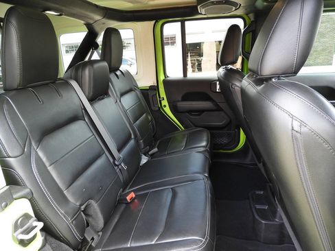 Used 2021 Jeep Wrangler Unlimited Sahara w/ Uconnect 4C Nav & Sound Group AWD/4WD image 32