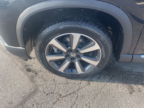 New 2025 Honda Pilot Touring image 10