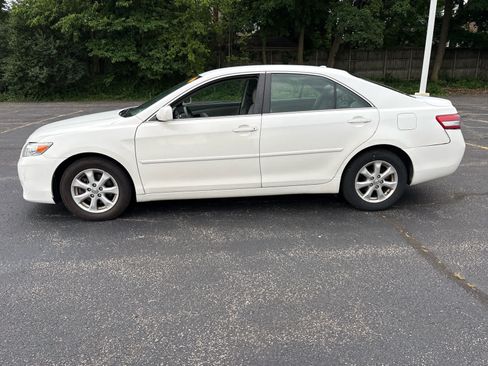Used 2011 Toyota Camry LE w/ LE Extra-Value Pkg FWD image 3