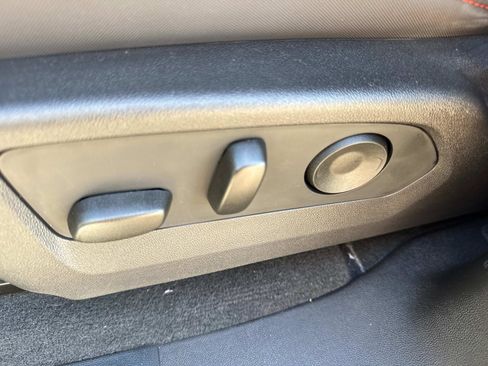 New 2025 Chevrolet Colorado Z71 w/ Midnight Edition image 17