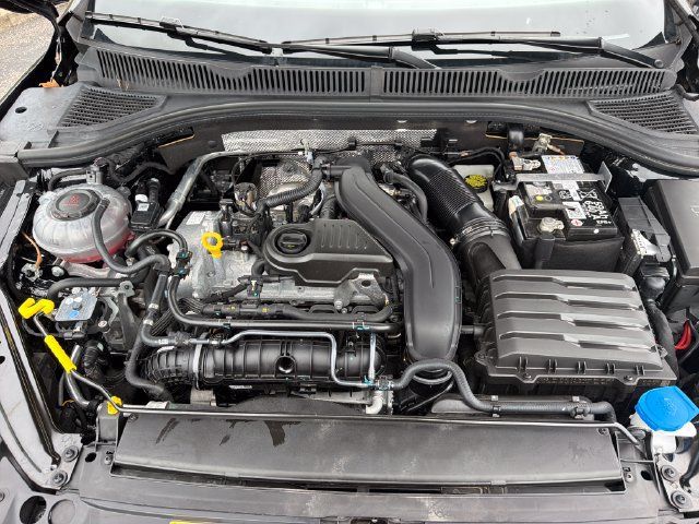 Certified 2025 Volkswagen Jetta SE w/ Sunroof Package FWD image 14