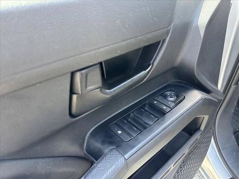 Certified 2025 Toyota Tacoma SR5 AWD/4WD image 12