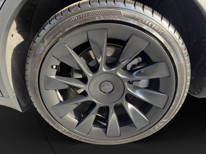 Used 2021 Tesla Model Y Long Range AWD/4WD image 23