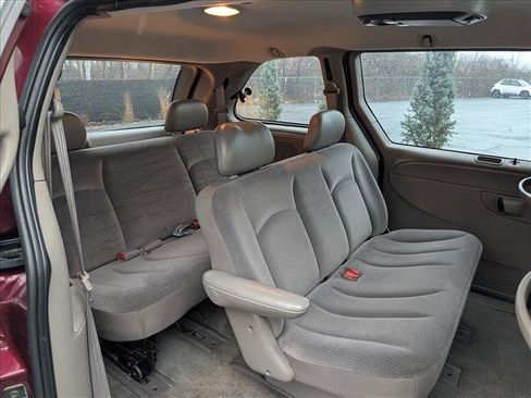 Used 2002 Chrysler Voyager eC image 14