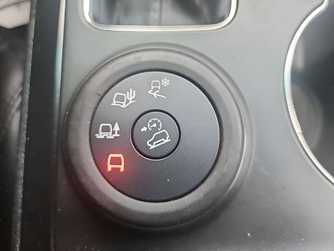 Used 2016 Ford Explorer XLT w/ Equipment Group 202A image 19