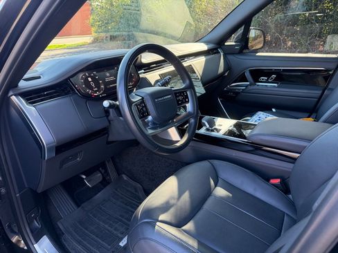 Used 2025 Land Rover Range Rover SE image 21