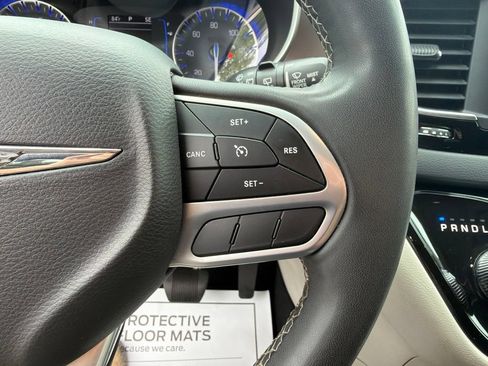 Used 2023 Chrysler Voyager LX FWD image 15