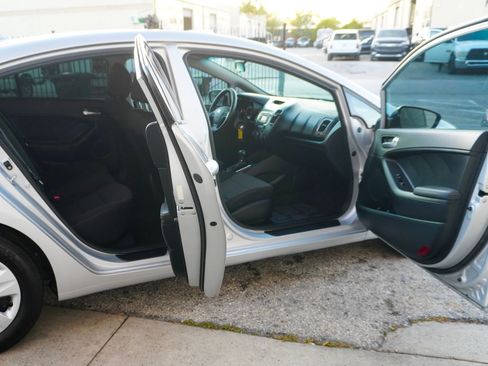 Used 2018 Kia Forte LX image 17