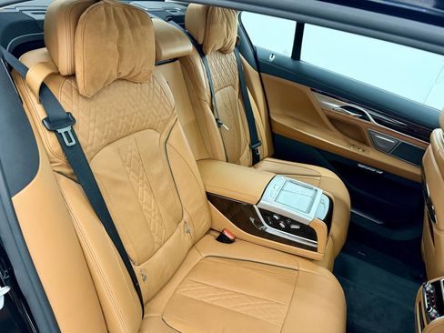 Used 2016 BMW 750i xDrive image 32