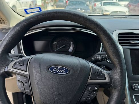 Used 2019 Ford Fusion SE FWD image 7