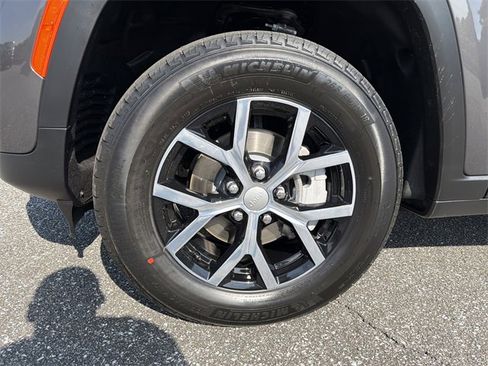 New 2025 Jeep Grand Cherokee Limited image 11