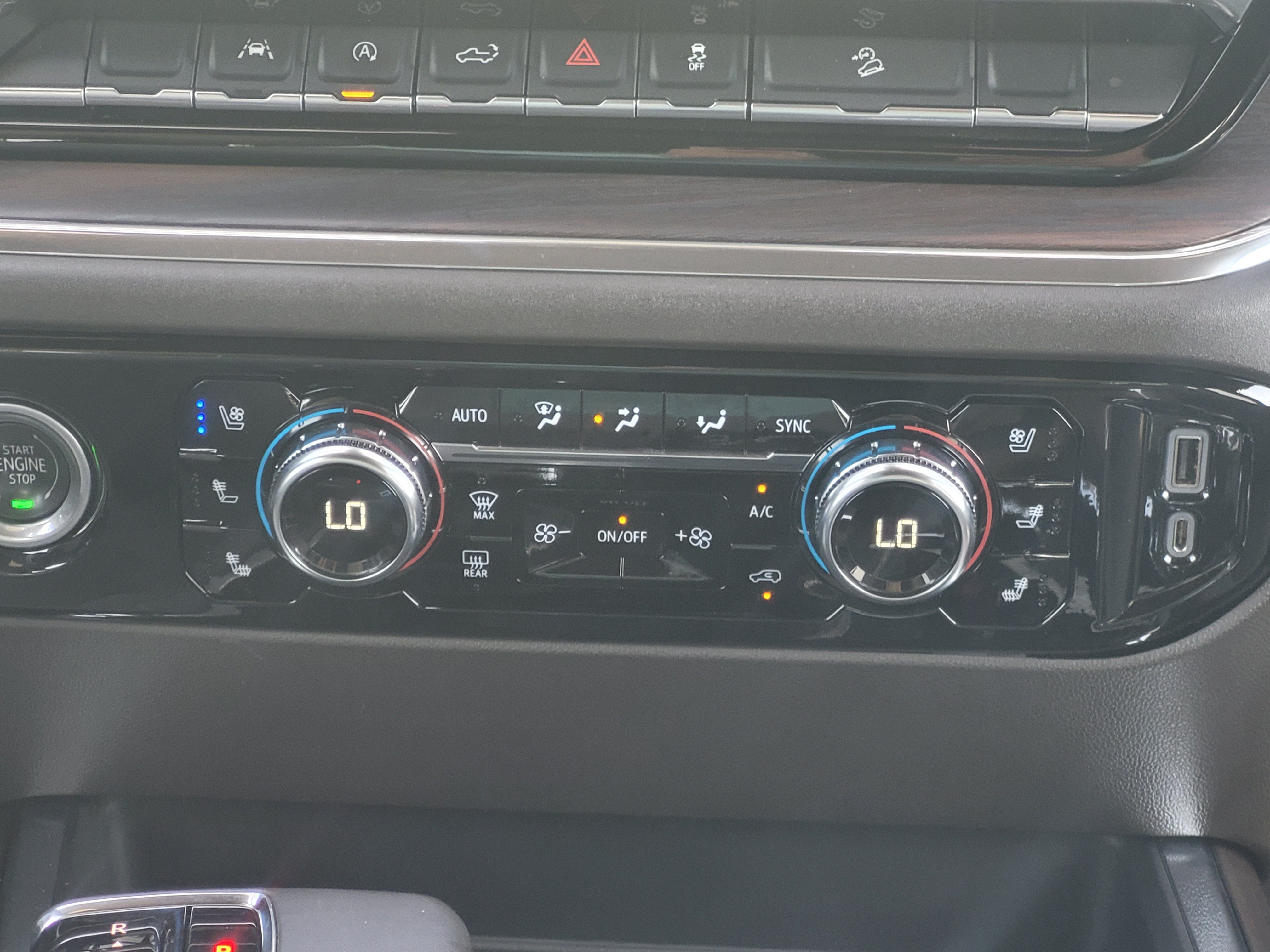 Used 2023 GMC Sierra 1500 SLT w/ SLT Premium Package AWD/4WD image 17