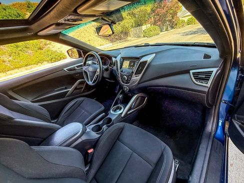 Used 2017 Hyundai Veloster Value Edition FWD image 12