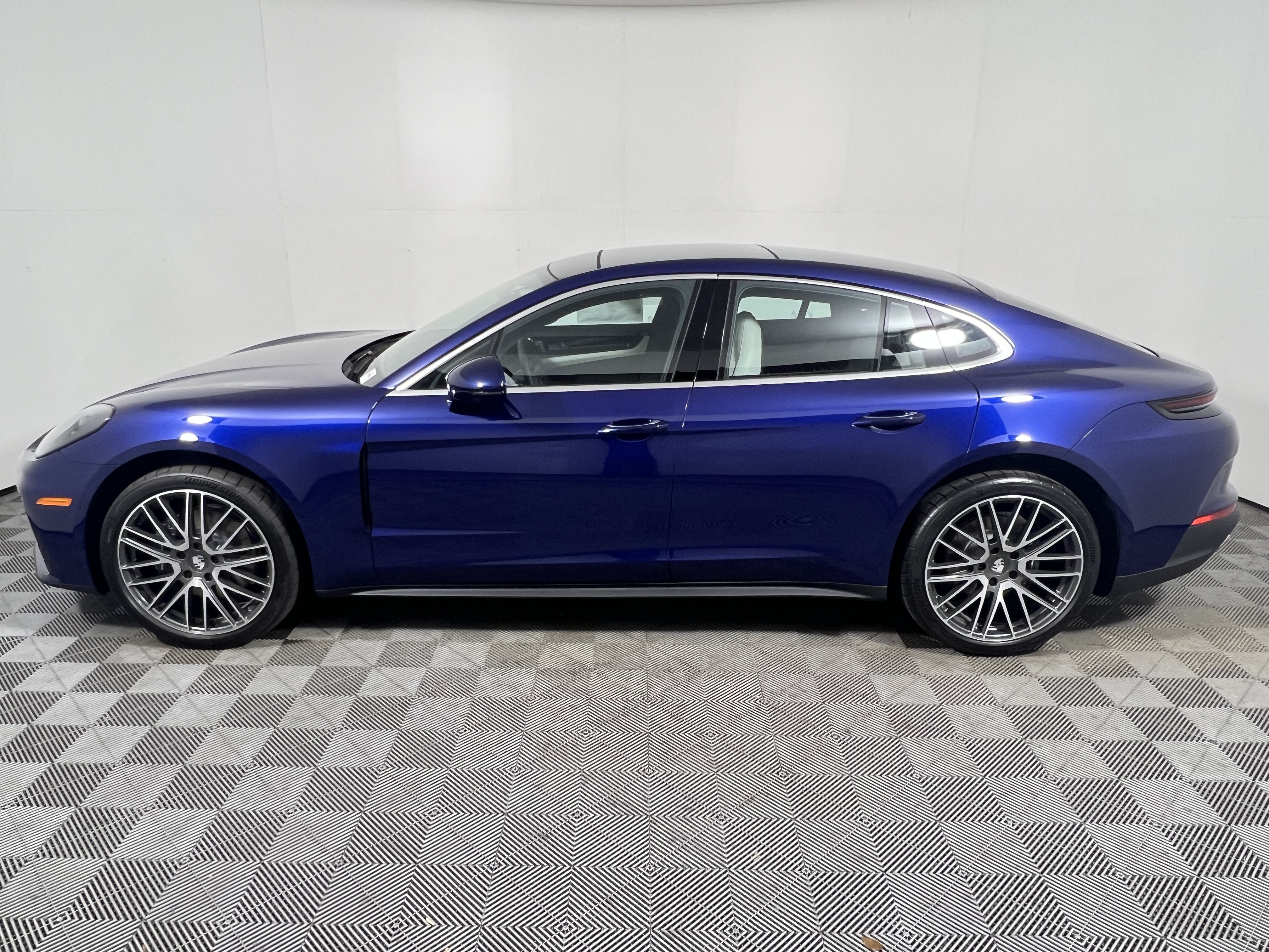 New 2026 Porsche Panamera RWD image 2