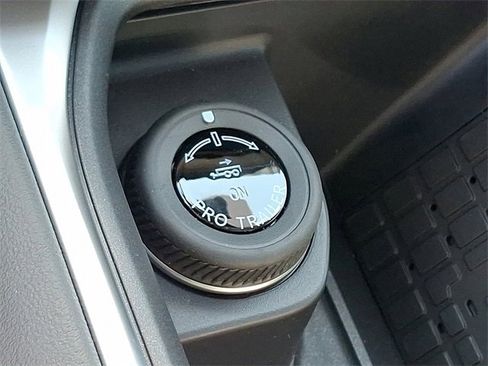 New 2025 Ford Expedition Active image 17