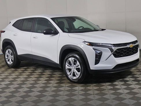 Used 2025 Chevrolet Trax LS image 42