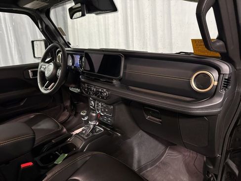 Used 2025 Jeep Gladiator High Tide image 36