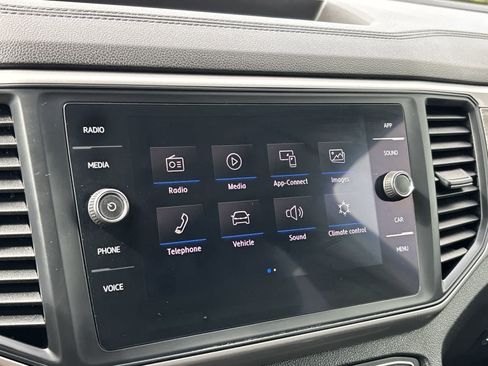 Used 2020 Volkswagen Atlas Cross Sport SE AWD/4WD image 22