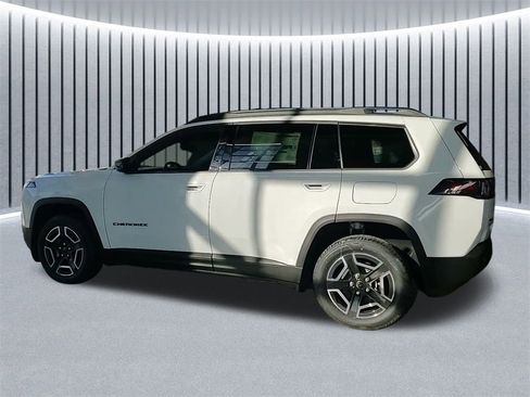 New 2026 Jeep Cherokee Laredo image 5