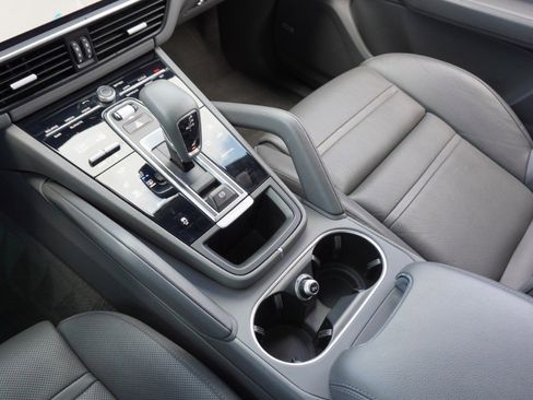 Used 2022 Porsche Cayenne Platinum Edition AWD/4WD image 19