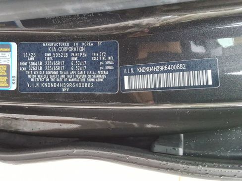 Used 2024 Kia Carnival LX FWD image 16