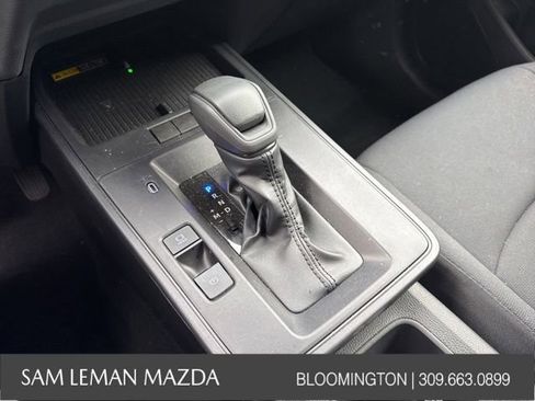 Used 2026 Toyota Corolla Cross LE image 4