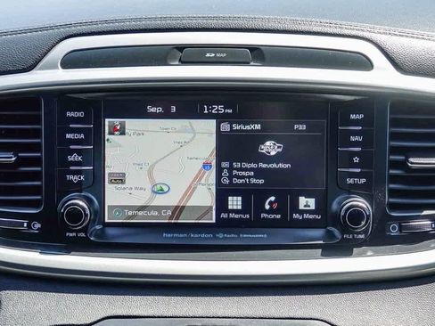 Used 2019 Kia Sorento SX image 13