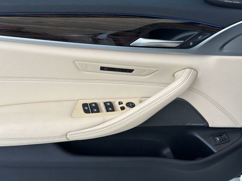 Used 2023 BMW 530i w/ Premium Package RWD image 14