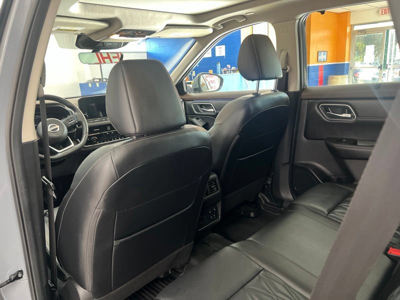 Used 2023 Nissan Rogue Platinum w/ Platinum Premium Package AWD/4WD image 14