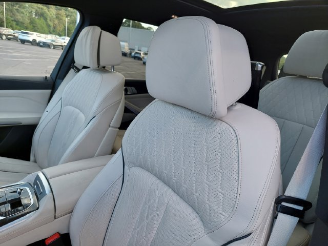 Used 2023 BMW X7 xDrive40i w/ Executive Package AWD/4WD image 3
