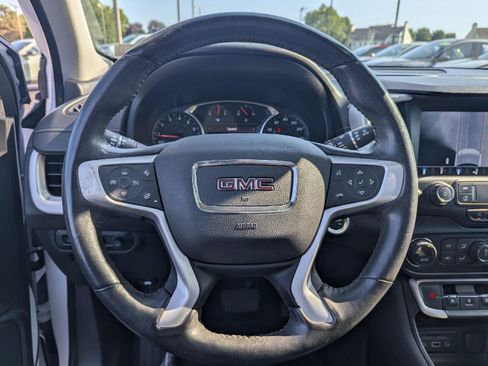 Used 2022 GMC Terrain SLT w/ Infotainment Package II AWD/4WD image 19