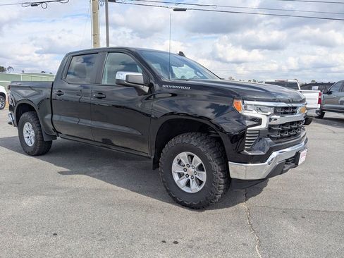 Used 2025 Chevrolet Silverado 1500 LT image 2