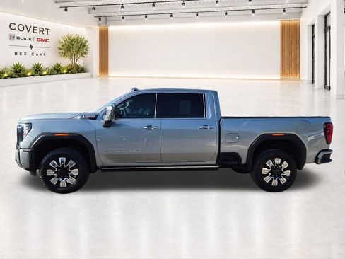 Used 2024 GMC Sierra 2500 Denali w/ Denali Reserve Package AWD/4WD image 9