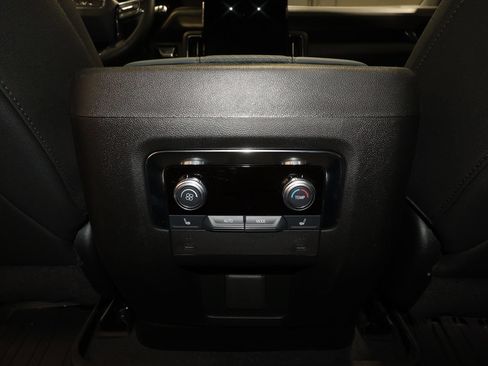 Used 2026 GMC Yukon AT4 w/ AT4 Premium Package AWD/4WD image 34