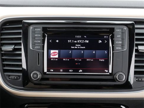 Used 2019 Volkswagen Beetle 2.0T SE image 24