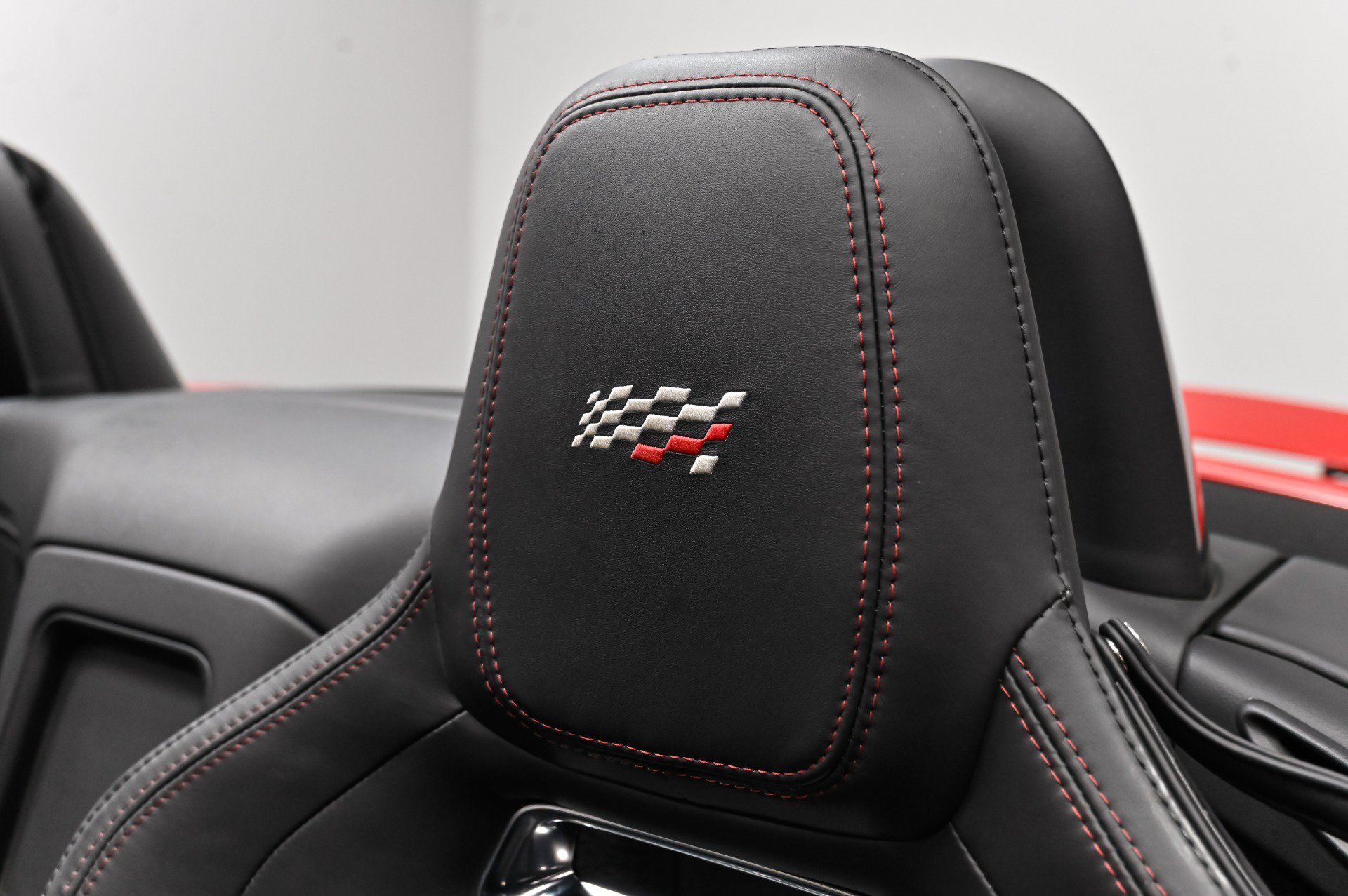 Used 2020 Jaguar F-TYPE Convertible RWD image 32