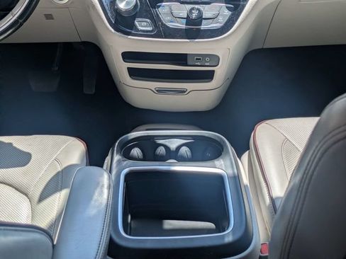 Used 2020 Chrysler Pacifica Limited FWD image 20