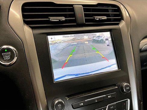 Used 2017 Ford Fusion SE w/ Fusion SE Technology Package image 20