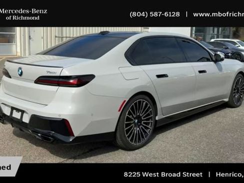 Used 2025 BMW 760i xDrive w/ Premium Package image 2