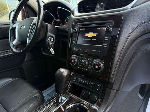 Used 2017 Chevrolet Traverse LT image 27