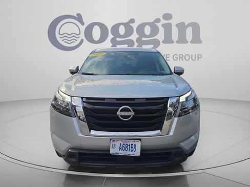 Used 2025 Nissan Pathfinder SV FWD image 8