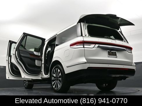 Used 2022 Lincoln Navigator Reserve AWD/4WD image 39