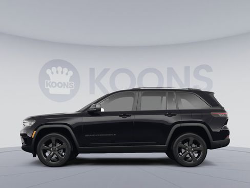 Used 2023 Jeep Grand Cherokee Altitude image 2