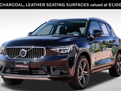 Used 2025 Volvo XC40 B5 Core image 3