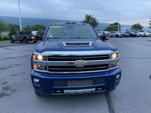 Used 2019 Chevrolet Silverado 2500 High Country w/ Duramax Plus Package AWD/4WD image 2